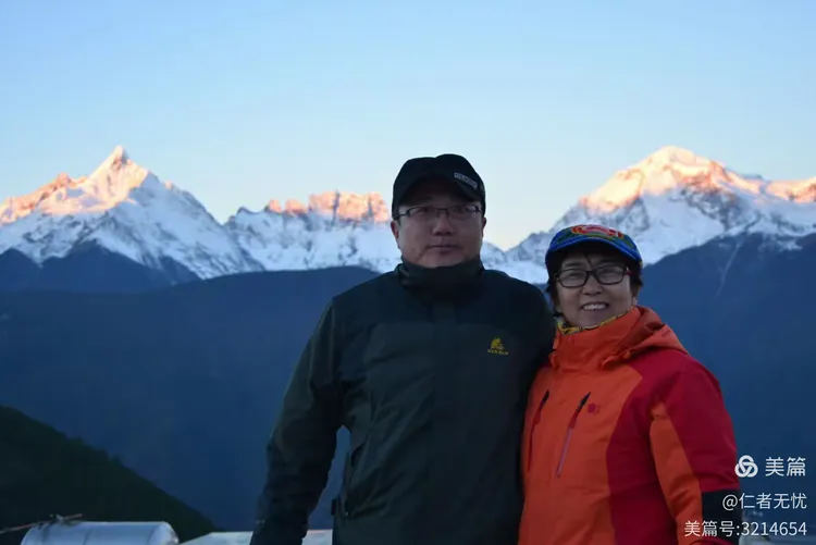 主峰卡瓦格博峰海拨六千七百四十米,是云南最高峰,它的妻子是面茨